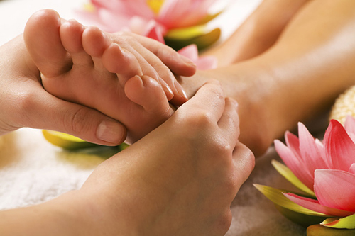 Phương pháp xoa bóp bấm huyệt bàn chân giúp bạn bớt nhức mỏi