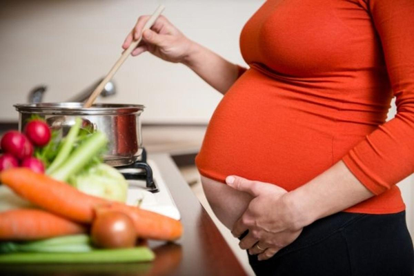 Bật mí mẹ bầu tránh những loại trái cây gây hại cho thai nhi