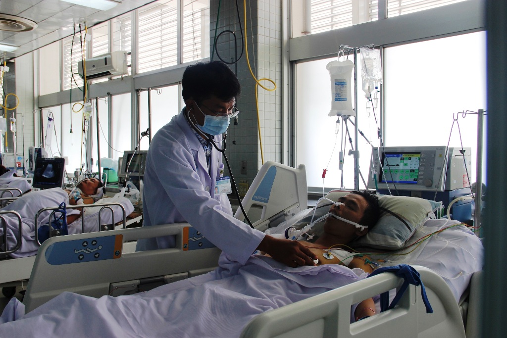 Bác sĩ Nguyễn Thanh Thái đang hôn mê tại khoa Hồi sức cấp cứu Bệnh viện Chợ Rẫy