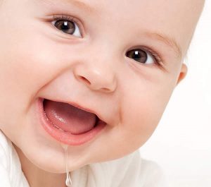 YHCT giới thiệu mẹo nhỏ giúp trẻ mọc răng không sốt