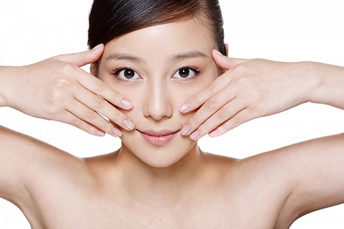 Cách chăm sóc da mặt căng mịn nhờ massage