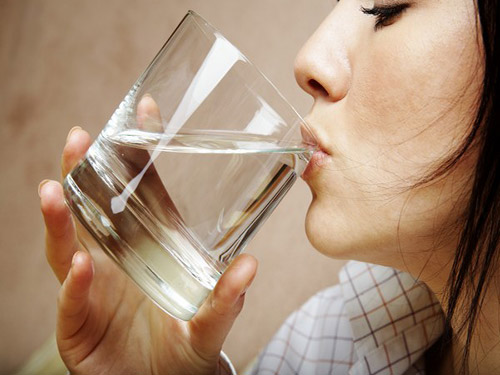 Thực hư chuyện uống nước đun sôi để nguội gây hại cho sức khỏe là như thế nào?
