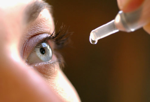 Mù mắt vĩnh viễn chỉ vì sử dụng thuốc nhỏ mắt hàng ngày