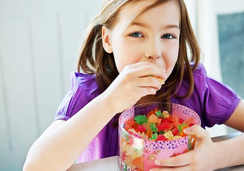 Phụ huynh cần tạo có trẻ một chế độ ăn uống hợp lý phòng tránh nguy cơ bệnh đái tháo đường